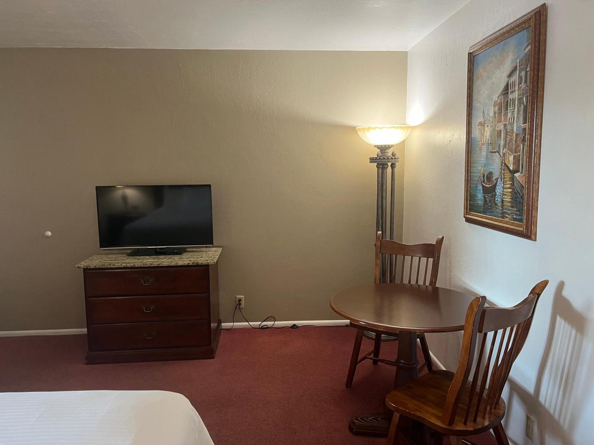 Delano Motel & Rv Park Beaver Room photo