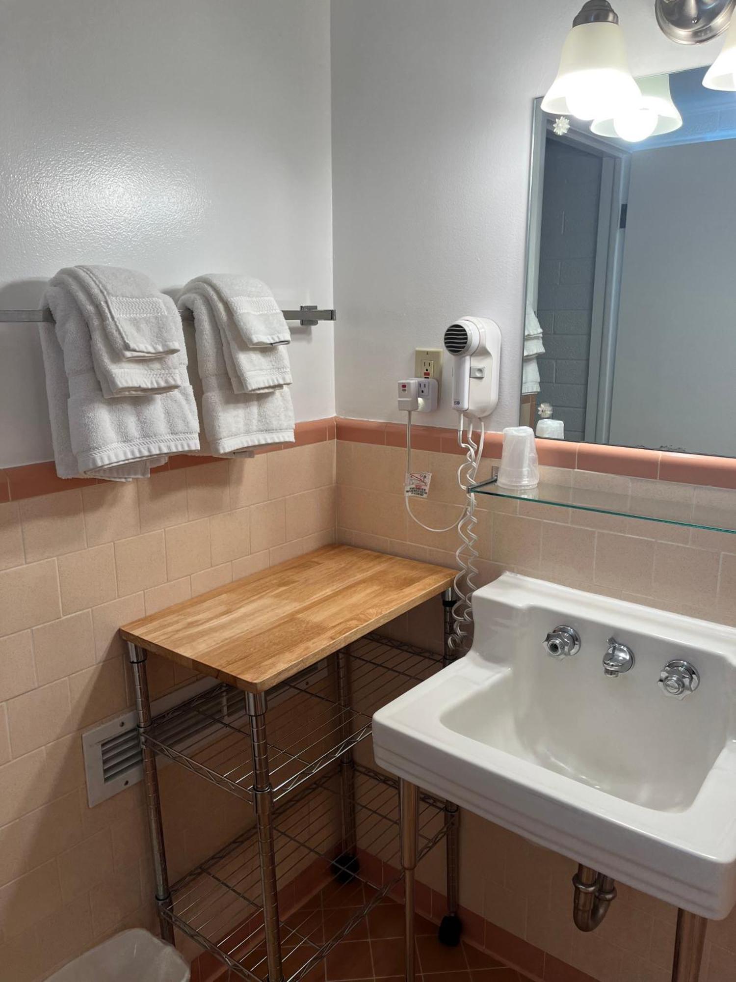 Delano Motel & Rv Park Beaver Exterior photo